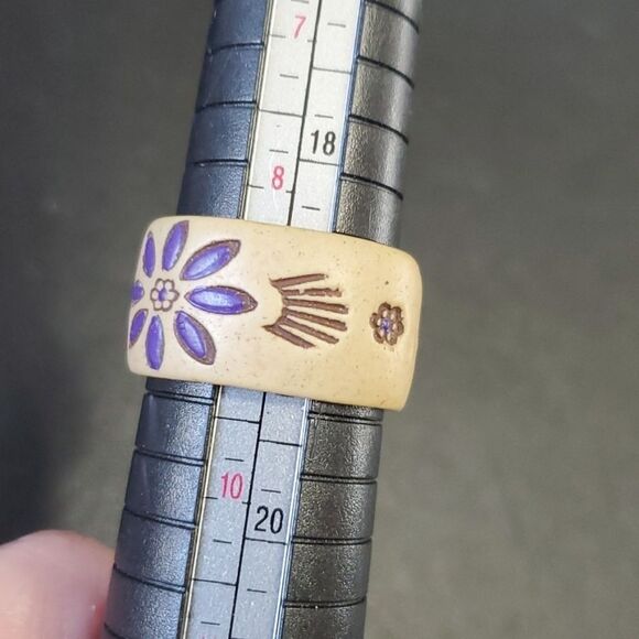 Cream and purple flower ring size 9-ish - Picture 10 of 11